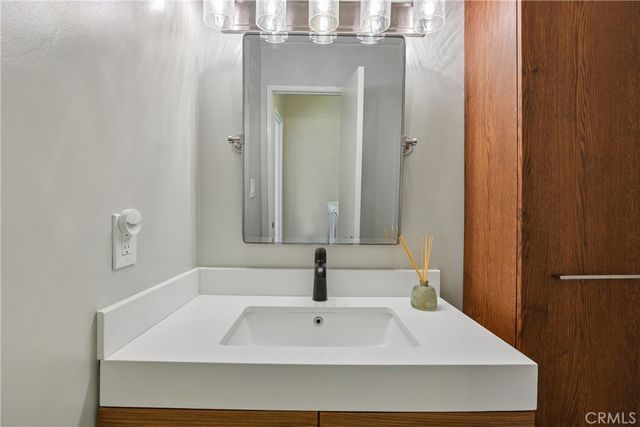 569 E Tujunga Avenue B, Burbank, CA 91501