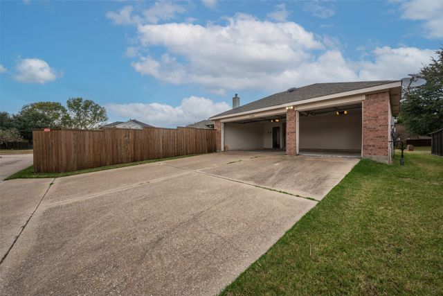 3200 Elmwood Drive, Mesquite, TX 75181