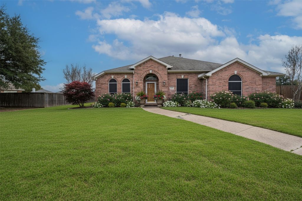 3200 Elmwood Drive, Mesquite, TX 75181