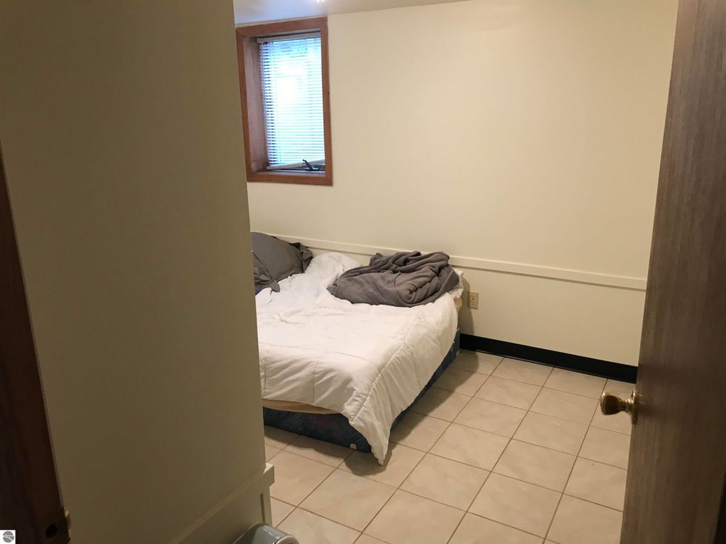 Image 11 of property listing at 1915 Stockman, Mt Pleasant, MI 48858