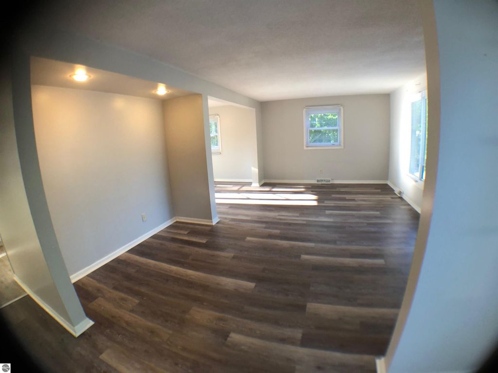 Image 2 of property listing at 1915 Stockman, Mt Pleasant, MI 48858