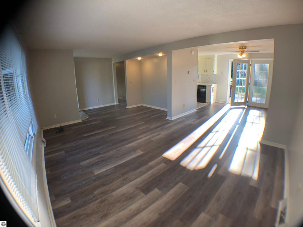 Image 3 of property listing at 1915 Stockman, Mt Pleasant, MI 48858