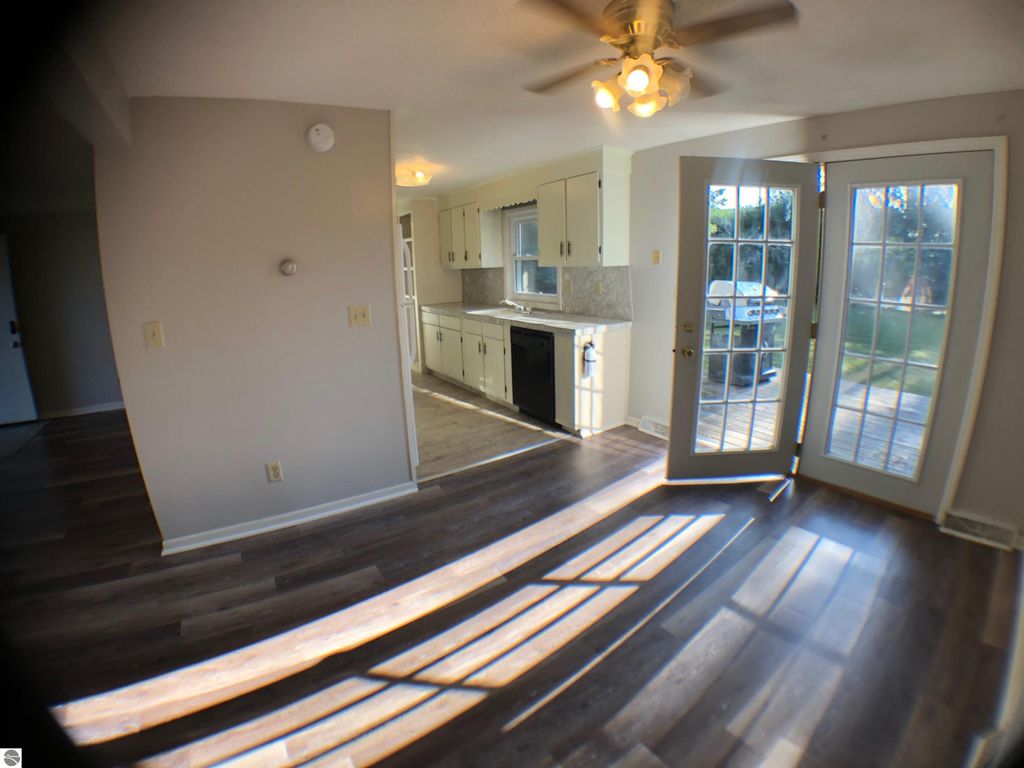 Image 4 of property listing at 1915 Stockman, Mt Pleasant, MI 48858