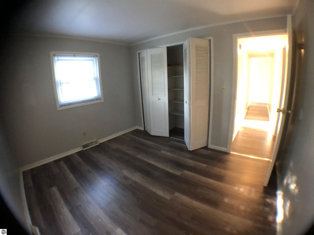 Image 7 of property listing at 1915 Stockman, Mt Pleasant, MI 48858