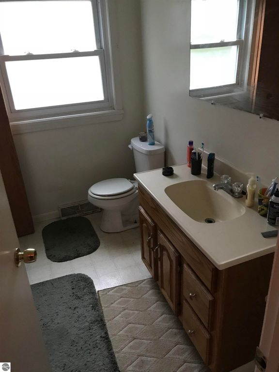 Image 8 of property listing at 1915 Stockman, Mt Pleasant, MI 48858