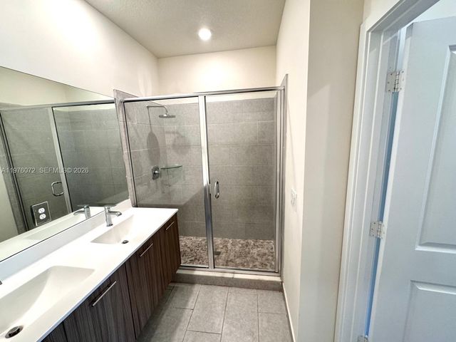 4609 NW 83rd Path 0, Doral, FL 33166