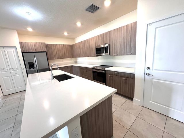 4609 NW 83rd Path 0, Doral, FL 33166