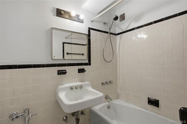 6485 Broadway 5K, Bronx, NY 10471