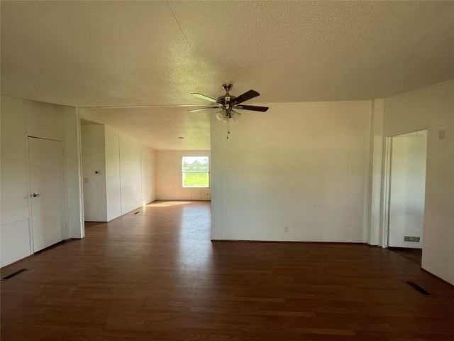 711 Fm 360 Road, Beasley, TX 77417