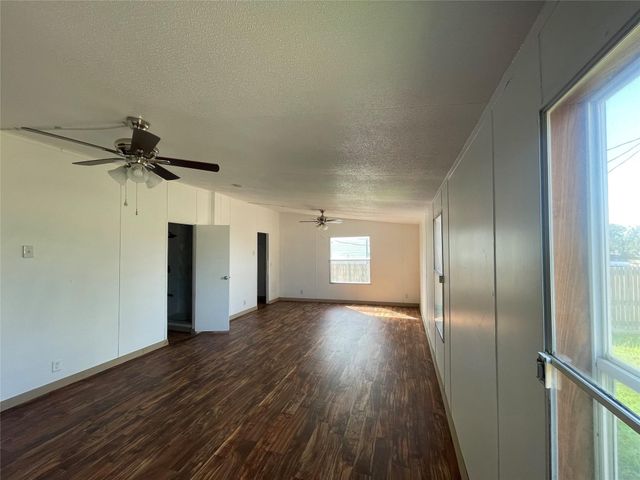 711 Fm 360 Road, Beasley, TX 77417