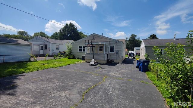11021 Saint Girard Lane, St Ann, MO 63074