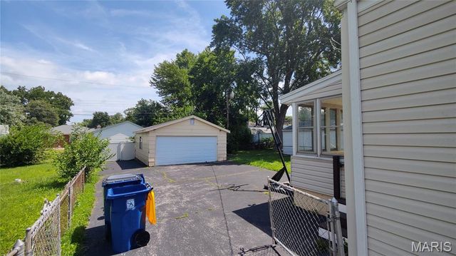 11021 Saint Girard Lane, St Ann, MO 63074