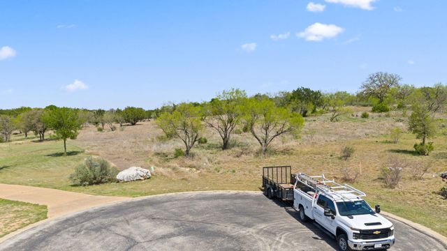 305 Running Brook TRL, Spicewood, TX 78669