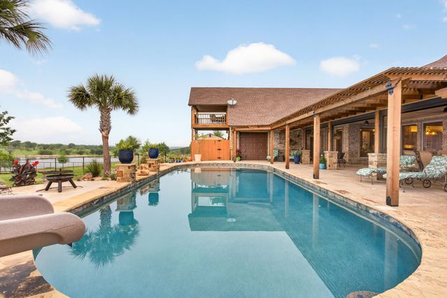 501 Alsdorf Road, Ennis, TX 75119