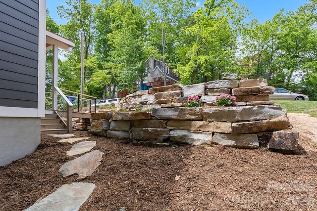 121 Laurel Loop, Asheville, NC 28806