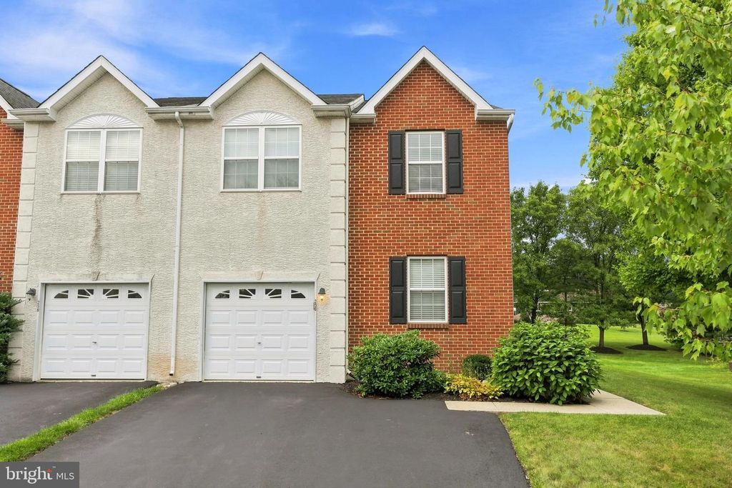 256 HAMPSHIRE DR, SELLERSVILLE, PA 18960 — exterior