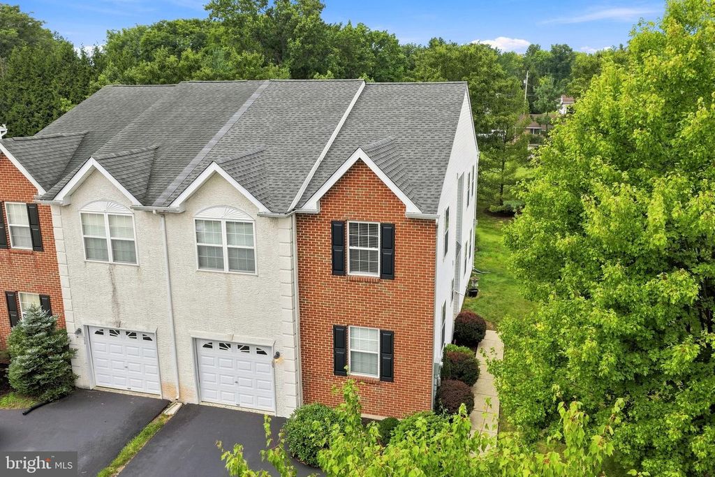 256 HAMPSHIRE DR, SELLERSVILLE, PA 18960 — photo 2