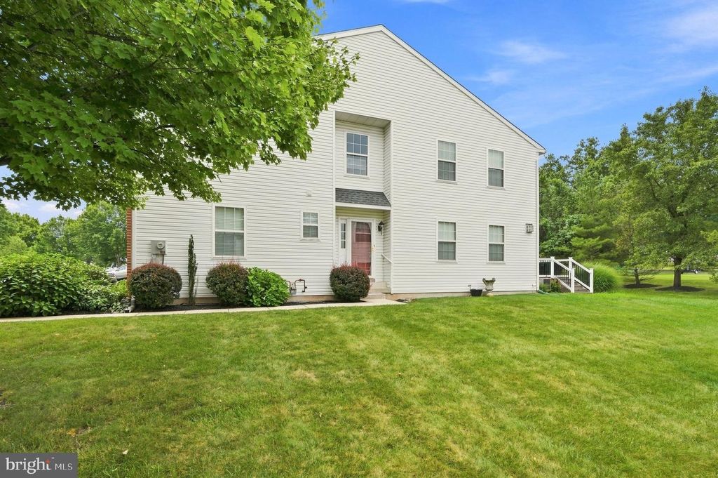 256 HAMPSHIRE DR, SELLERSVILLE, PA 18960 — photo 3