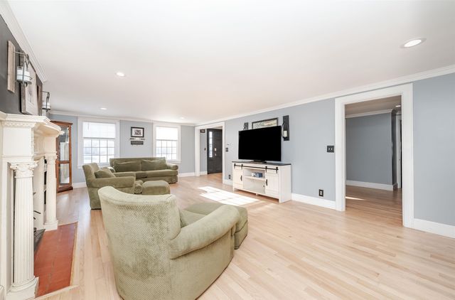 144 Rochester Hill Road, Rochester, NH 03867