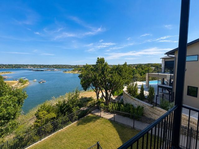 343 Venture BLVD S, Point Venture, TX 78645
