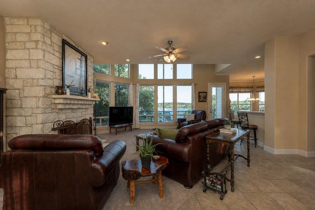 343 Venture BLVD S, Point Venture, TX 78645