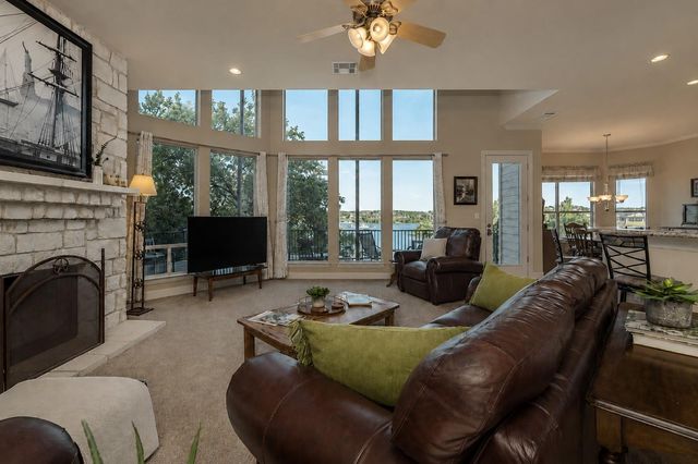 343 Venture BLVD S, Point Venture, TX 78645