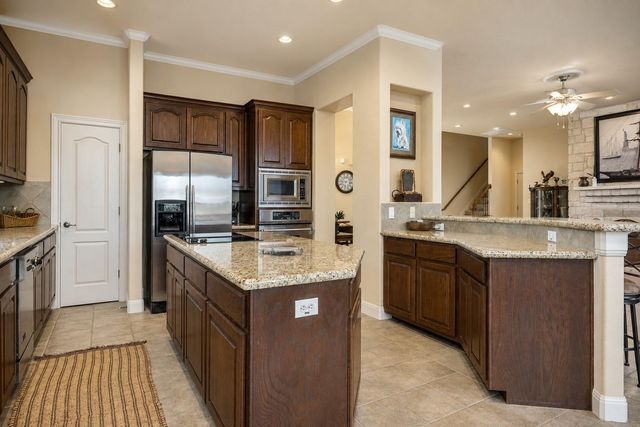 343 Venture BLVD S, Point Venture, TX 78645