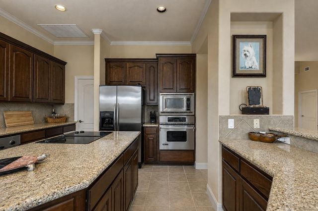 343 Venture BLVD S, Point Venture, TX 78645