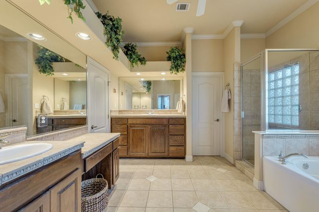 343 Venture BLVD S, Point Venture, TX 78645