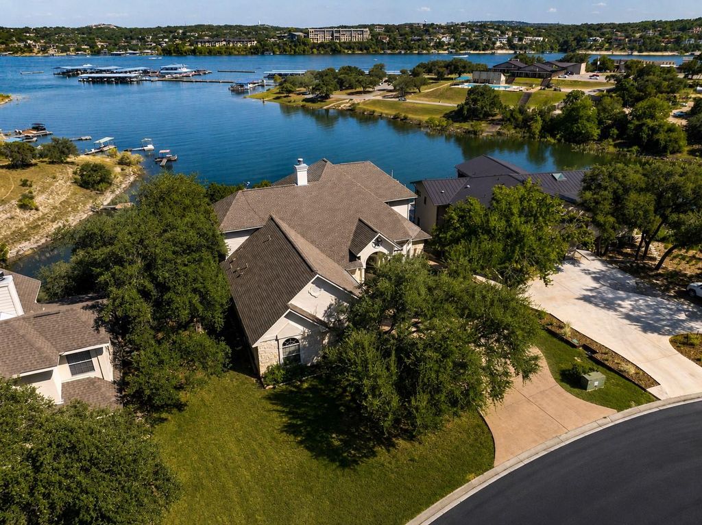 343 Venture BLVD S, Point Venture, TX 78645