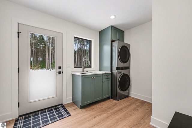 4107 Fireside Trail, Traverse City, MI 49685