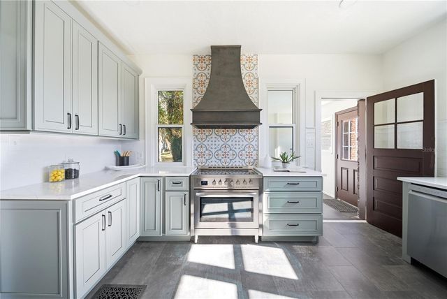 1689 LAKESHORE DRIVE, Eustis, FL 32726