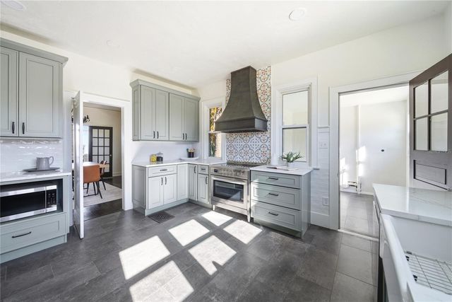 1689 LAKESHORE DRIVE, Eustis, FL 32726