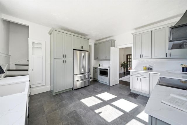 1689 LAKESHORE DRIVE, Eustis, FL 32726