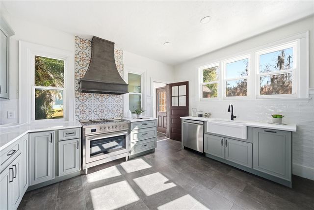 1689 LAKESHORE DRIVE, Eustis, FL 32726