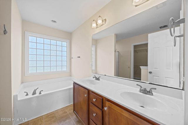 305 Inverness Drive, Hubert, NC 28539