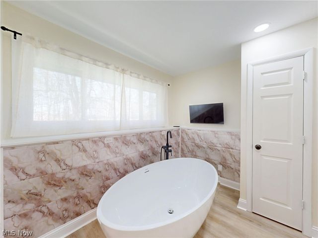 738 Edgewood Road, Richmond Heights, OH 44143