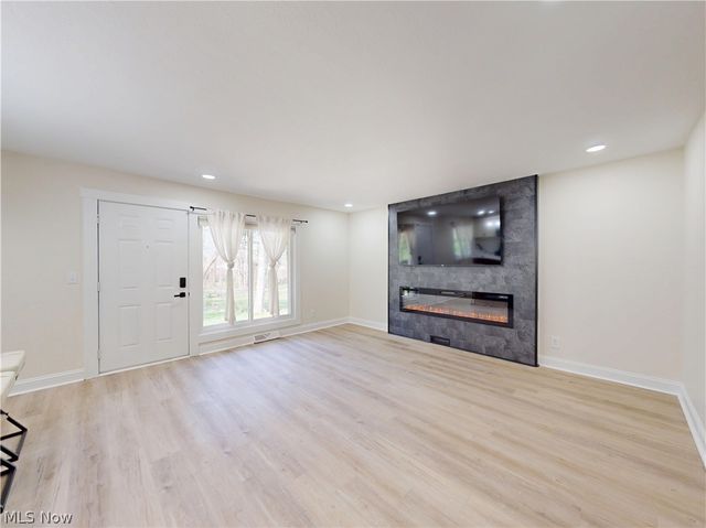 738 Edgewood Road, Richmond Heights, OH 44143