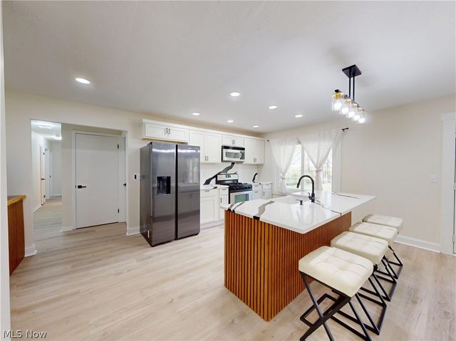 738 Edgewood Road, Richmond Heights, OH 44143