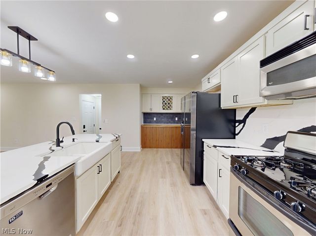 738 Edgewood Road, Richmond Heights, OH 44143