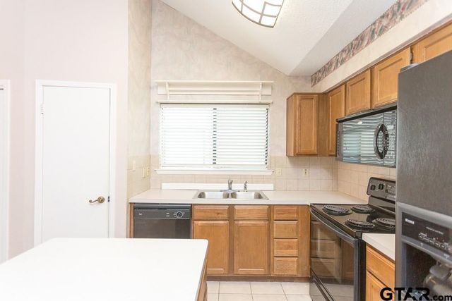 1767 Eaglewood Dr., Tyler, TX 75703