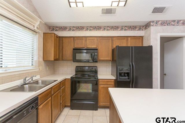 1767 Eaglewood Dr., Tyler, TX 75703