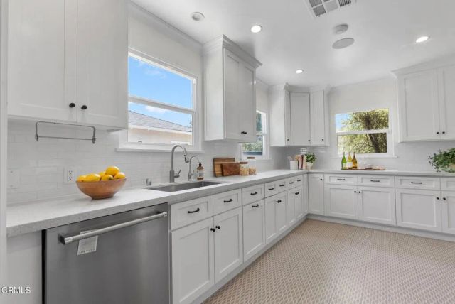 1102 Bella Vista Avenue, Pasadena, CA 91107