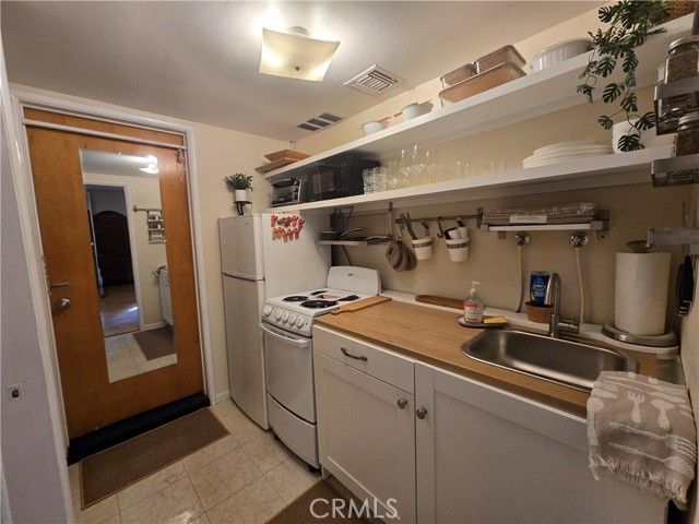 617 N Beachwood, Burbank, CA 91506