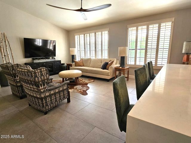 9763 E DREYFUS Avenue, Scottsdale, AZ 85260