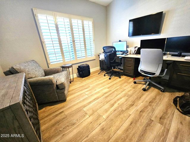 9763 E DREYFUS Avenue, Scottsdale, AZ 85260