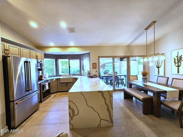 9763 E DREYFUS Avenue, Scottsdale, AZ 85260