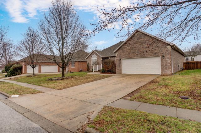 1110 N Arlington Street, Nixa, MO 65714