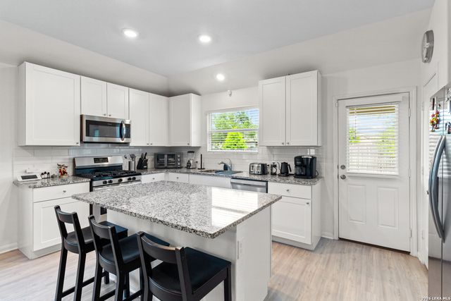 9927 PEARS ML, San Antonio, TX 78254