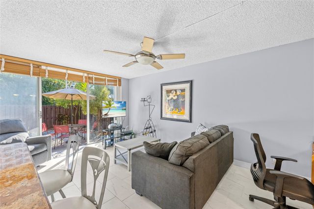2212 NE 7th St, Hallandale Beach, FL 33009